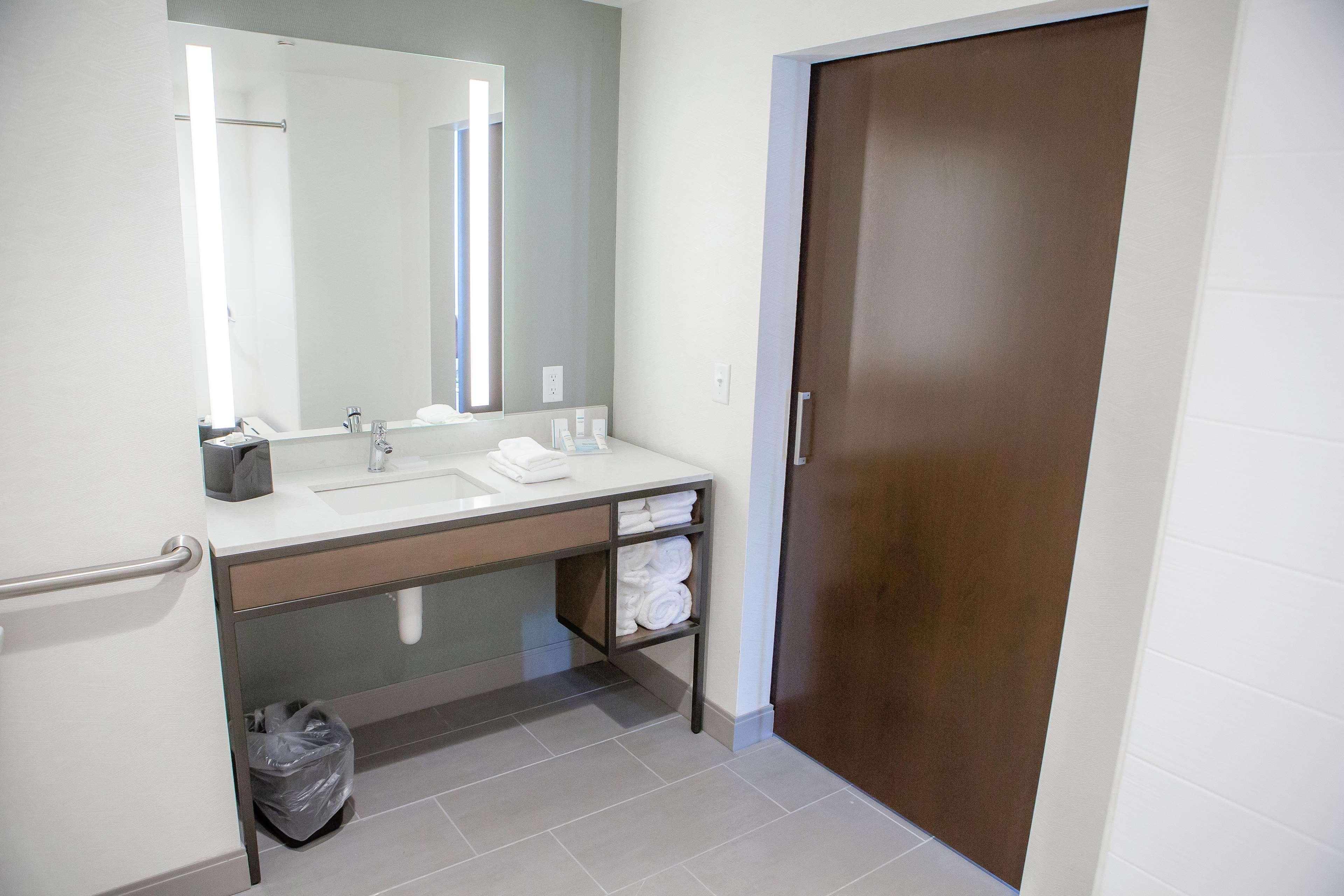 Hilton Garden Inn Corning Downtown Εξωτερικό φωτογραφία