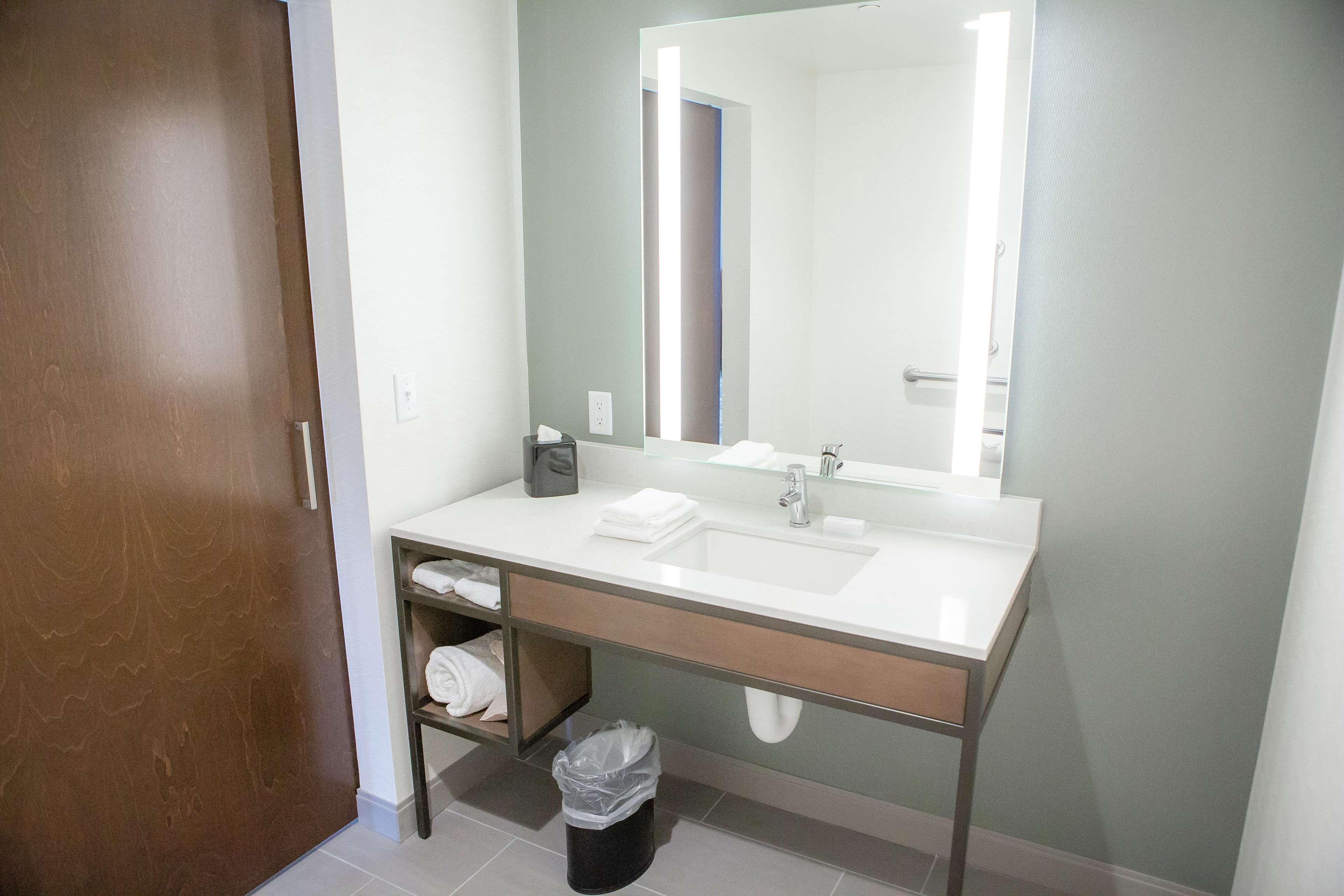 Hilton Garden Inn Corning Downtown Εξωτερικό φωτογραφία